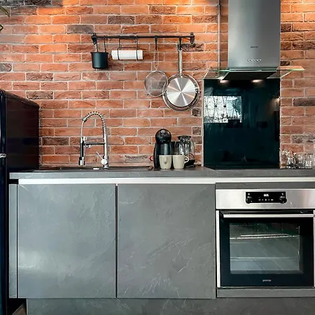 Апартаменти Rustikal With Garden And Free Parking